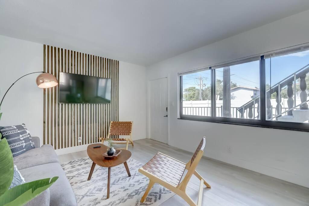 Chic Retreat: 2Br Apartment! Форт-Лодердейл Екстер'єр фото