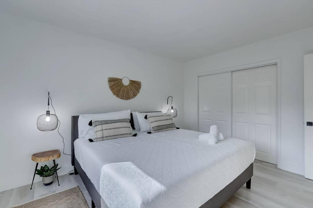 Chic Retreat: 2Br Apartment! Форт-Лодердейл Екстер'єр фото
