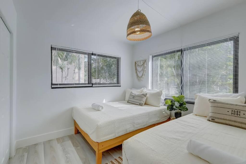 Chic Retreat: 2Br Apartment! Форт-Лодердейл Екстер'єр фото
