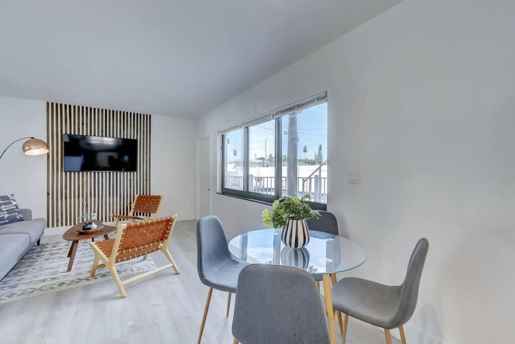 Chic Retreat: 2Br Apartment! Форт-Лодердейл Екстер'єр фото
