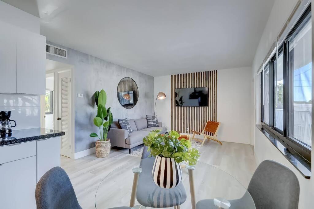 Chic Retreat: 2Br Apartment! Форт-Лодердейл Екстер'єр фото